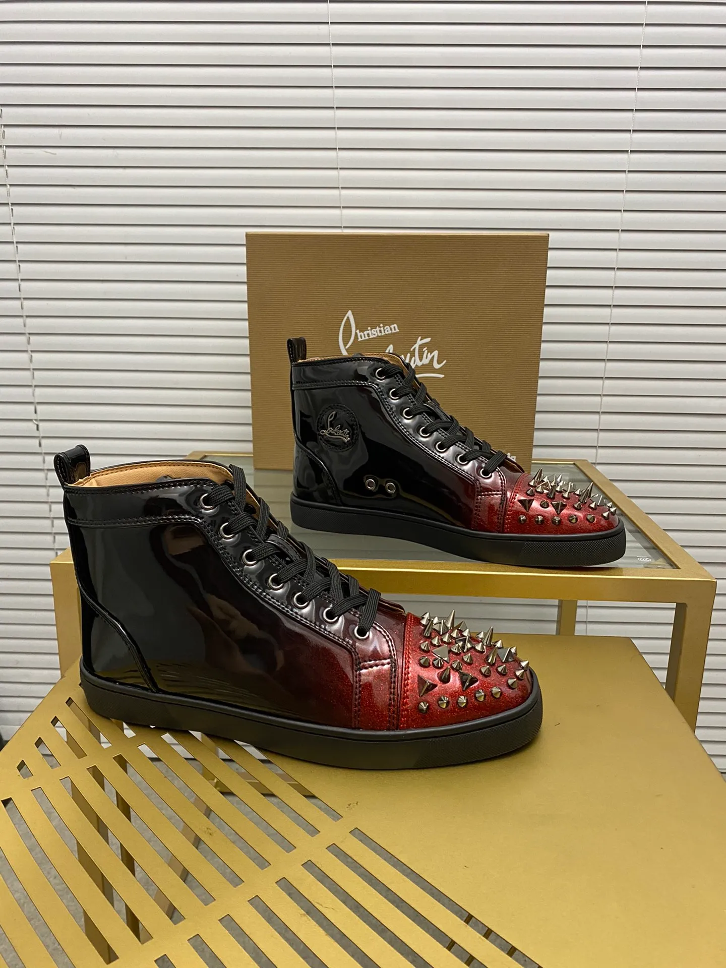 (Customized model) Ex-factory price is 540. christian louboutin (CL red sole shoes) counter series, casual sneakers for couples 📢 📢 📢 Exclusive hot style release 🎈🎈💪 Movable latex feet 👻 Finished outsole line [Proud] 😝Female 35-40# Male 38#-46, global supply😝 [Top version]: Original imported genuine leather upper, top original leather lining, original molded TPU outsole, original 1:1 detail processing, original shoe last,